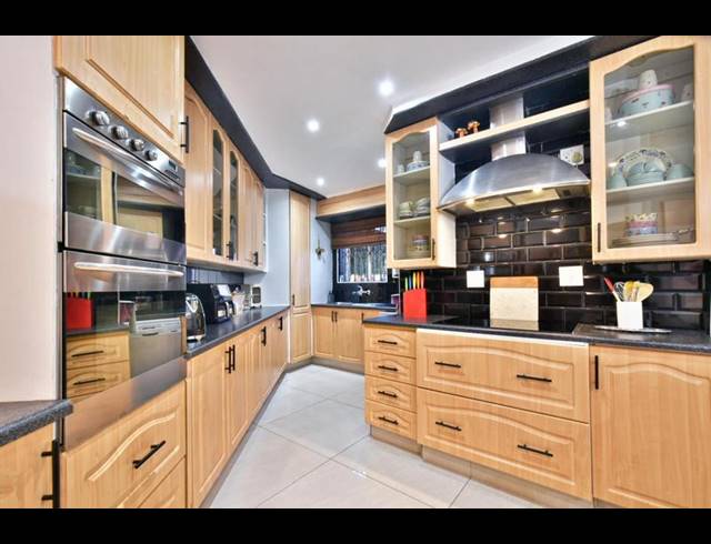 4 BEDROOM HOUSE FOR SALE IN BASSONIA